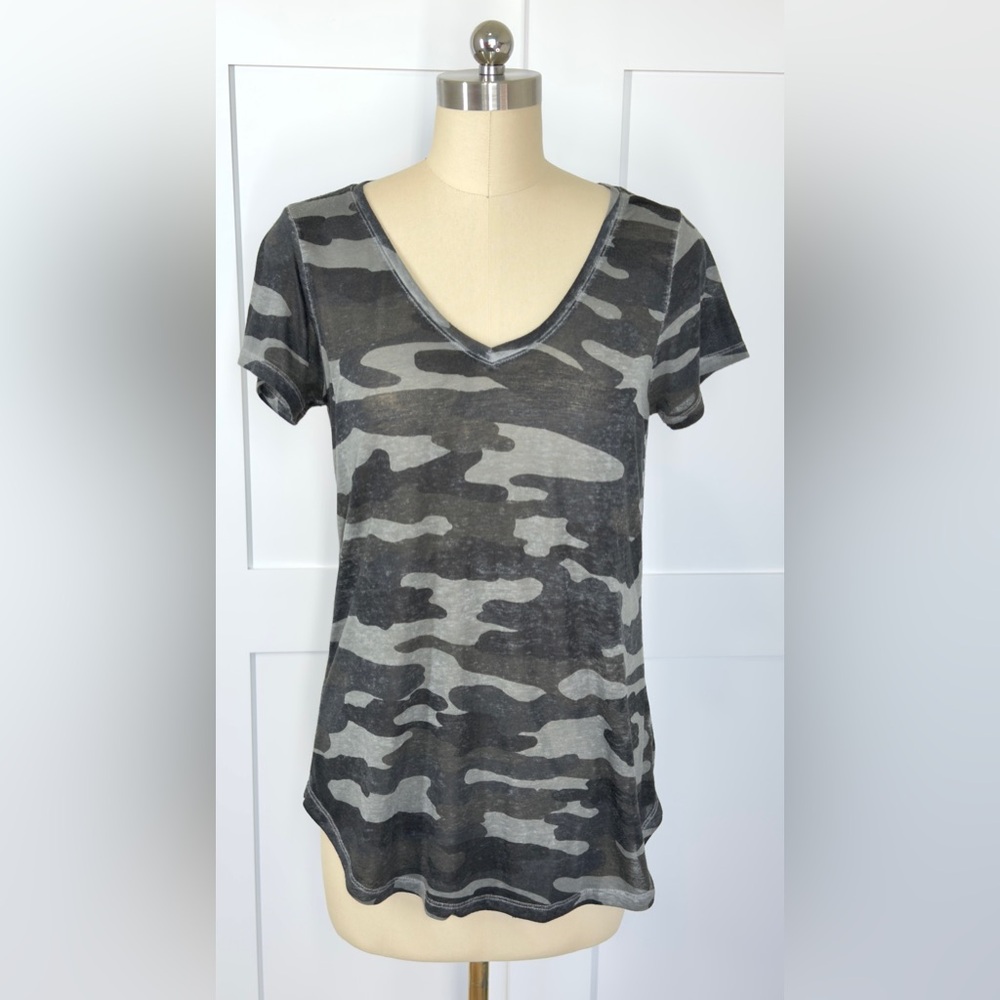 Lucky Brand Gray & Black Camo V-Neck Tee
